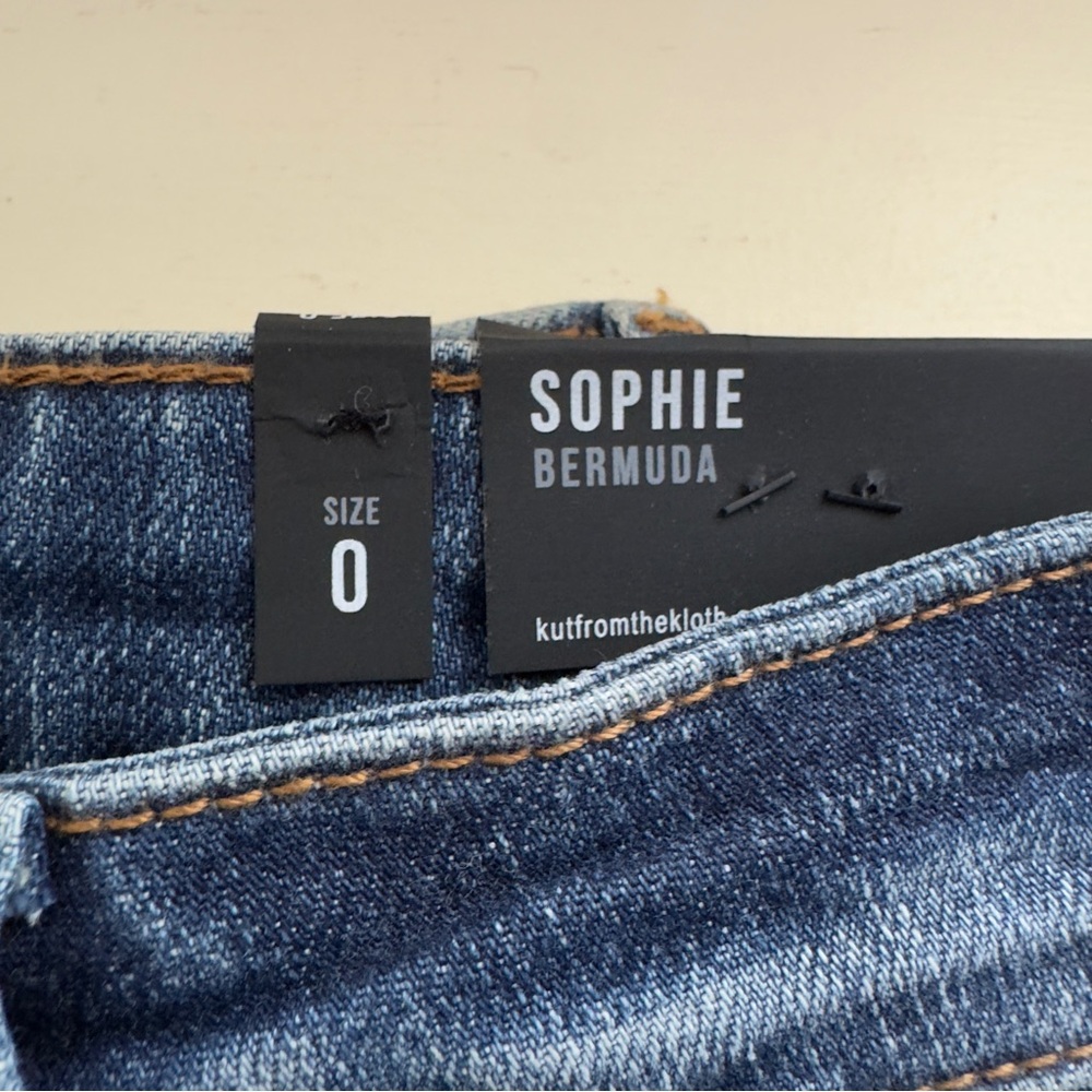 Kut from the Kloth Sophie Bermuda Frayed Hem Blue Size 0 NWT - Picture 6 of 11